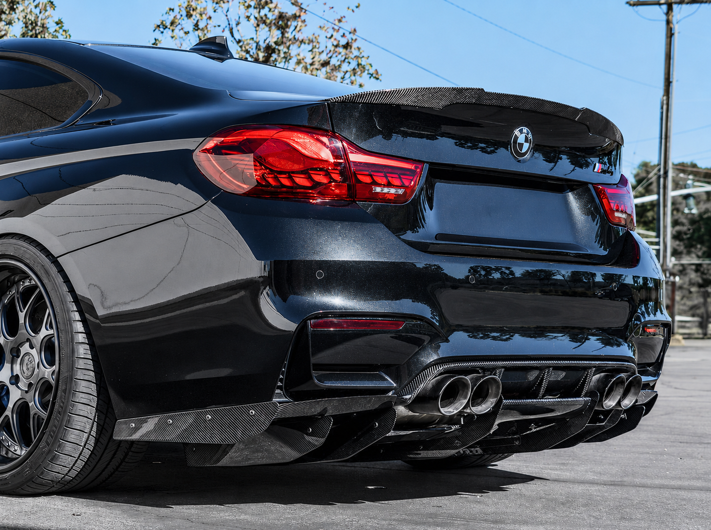 BMW F8X M3 M4 VR Style Carbon Fiber Diffuser Undertray With Fins