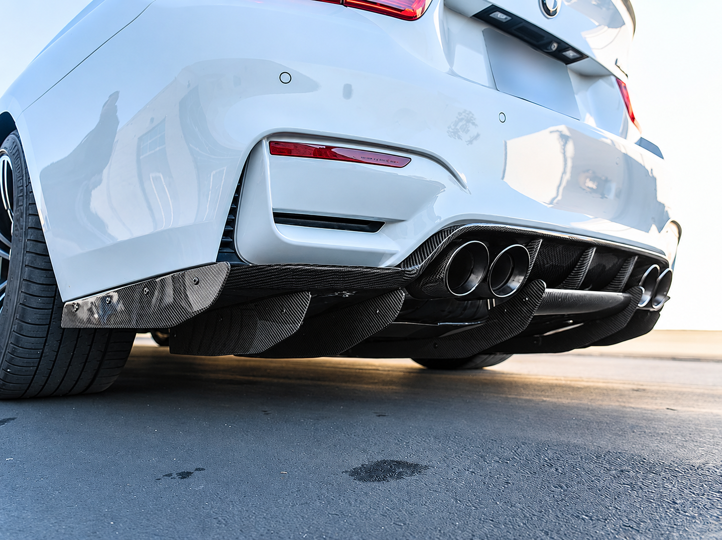 BMW F8X M3 M4 VR Style Carbon Fiber Diffuser Undertray With Fins